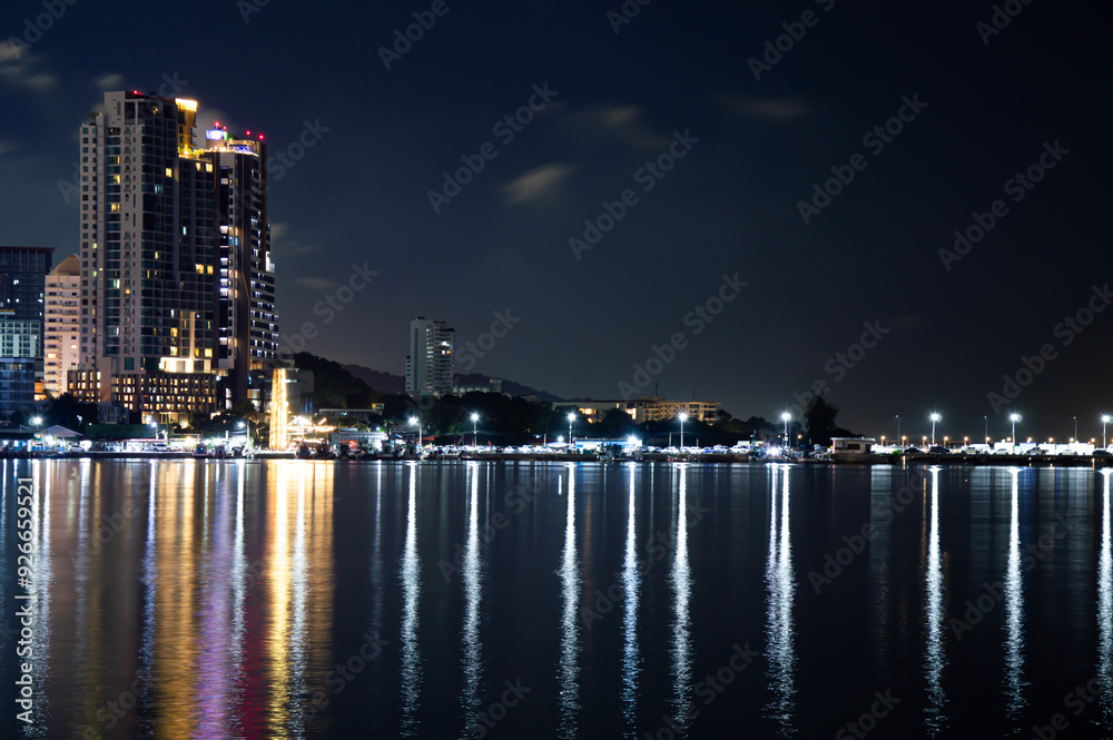 Fototapeta premium Night view of the seaside city, Sriracha, Thailand