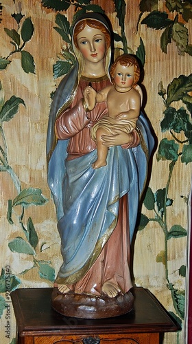 Statue of Mary Holding Jesus in a Vintage Setting, Highlighting Artistry and Devotion