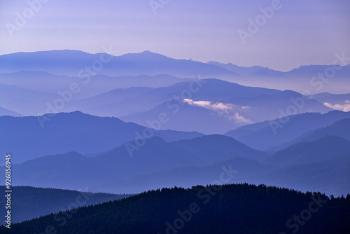 牛岳から見た北アルプス方面の風景
