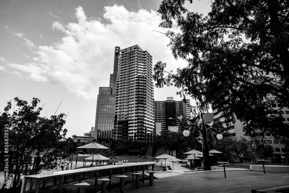 Fototapeta premium 都市景観をモノクロ撮影 神戸東遊園地にて