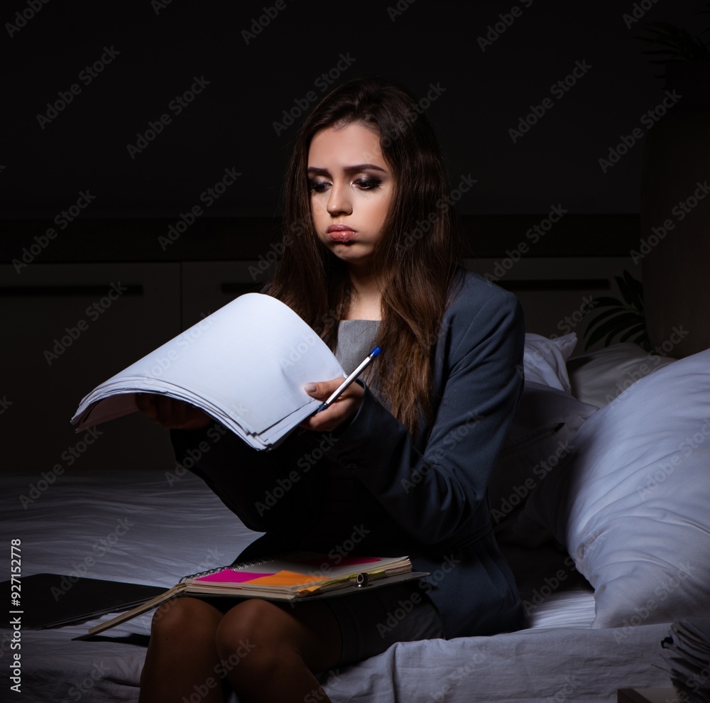Obraz premium Tired businesswoman working overtime at home at night