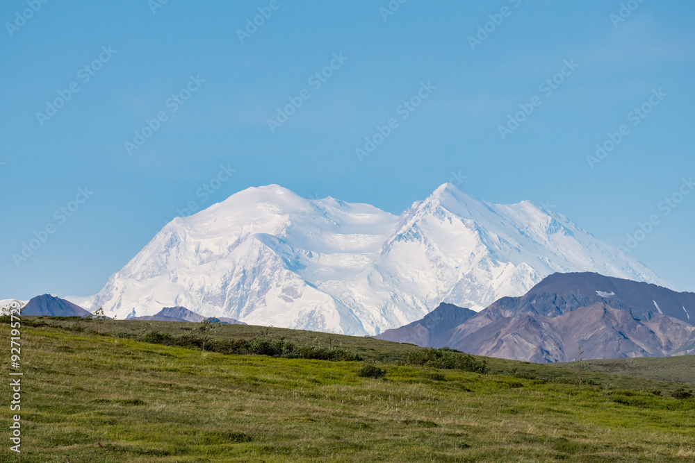 Fototapeta premium Denali / Mount McKinley is the highest mountain peak in North America, Located in the Alaska Range in the interior of the U.S. state of Alaska, Denali National Park and Preserve