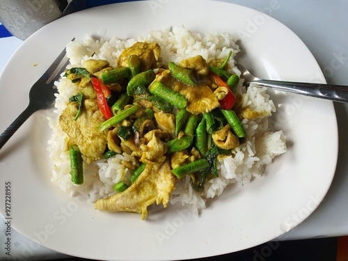 Stir-fried sea bass with curry paste over rice is a popular Thai dish that many people love. The spicy flavor of the curry paste goes well with the soft, melt-in-your-mouth.