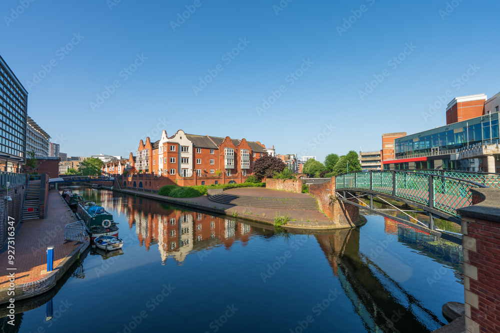 Fototapeta premium Birmingham old canal on a summer day. England