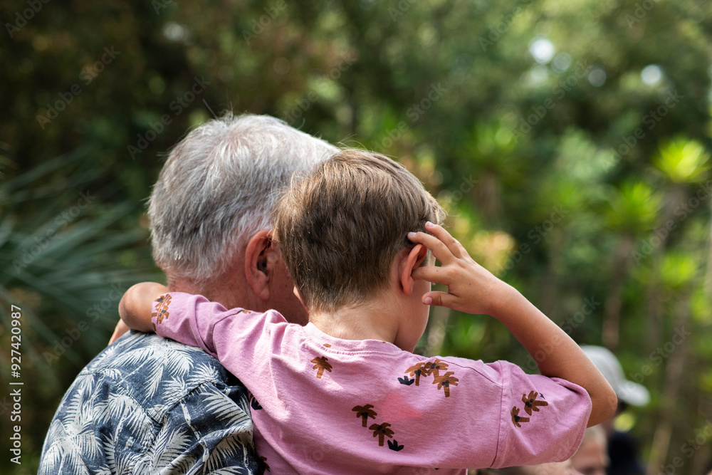 enfant qui a mal à l'oreille, otite enfant qui a mal à l'oreille, otite