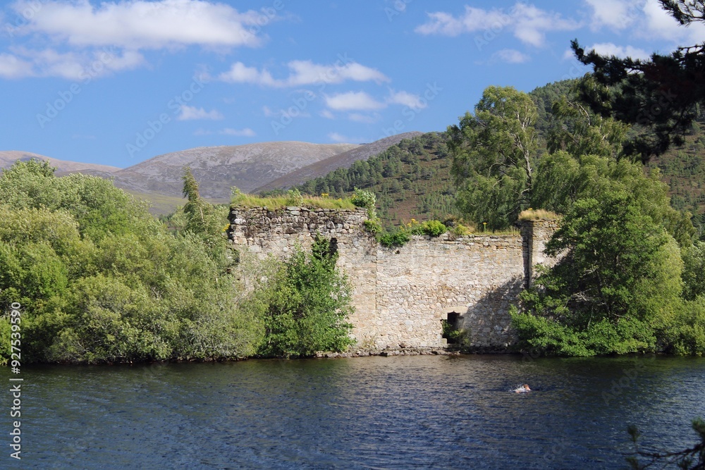 Fototapeta premium Loch an Eilein Castle, near Aviemore, Inverness-shire.
