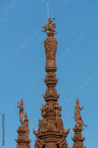 Obraz na płótnie Sanctuary of Truth Museum located in Pattaya Thailand, is the largest wooden castle in the world The museum structure is a hybrid of temple and a castle that is themed on the Ayutthaya Kingdom w salonie
