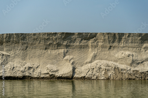 Obraz na płótnie Sandy outcrop of the river bank. w salonie