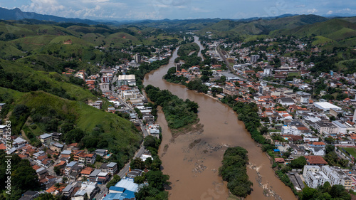 The city of Barra do Piraí, cut by the Paraíba do Sul River, which supplies the metropolis of Rio de Janeiro, is threatened by water pollution, but still has the beauty of the Atlantic Forest. Vassour