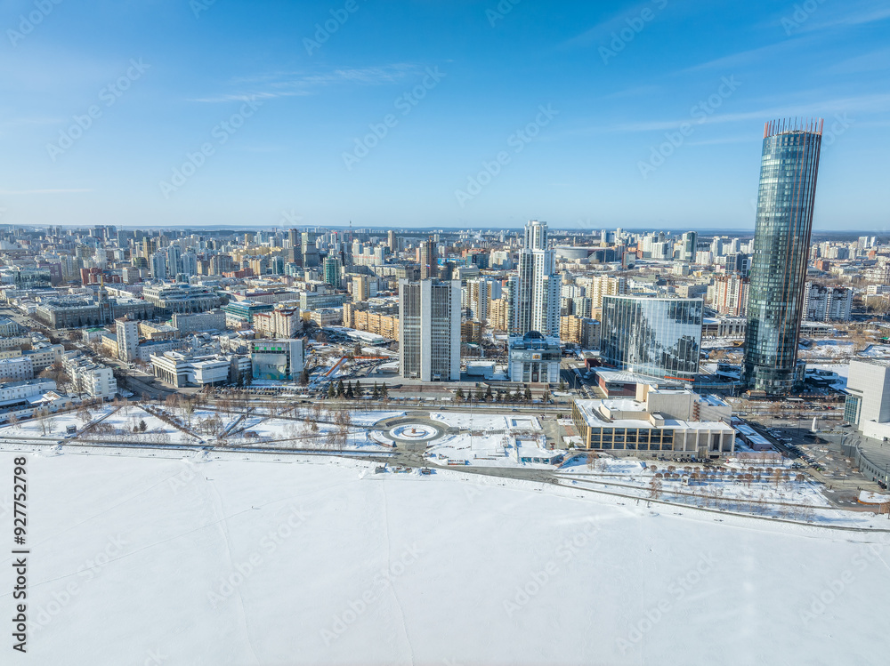 Φωτογραφία Yekaterinburg city with Buildings of Regional Government and Parliament, Dramatic Theatre, Iset Tower, Yeltsin Center, panoramic view at winter sunset