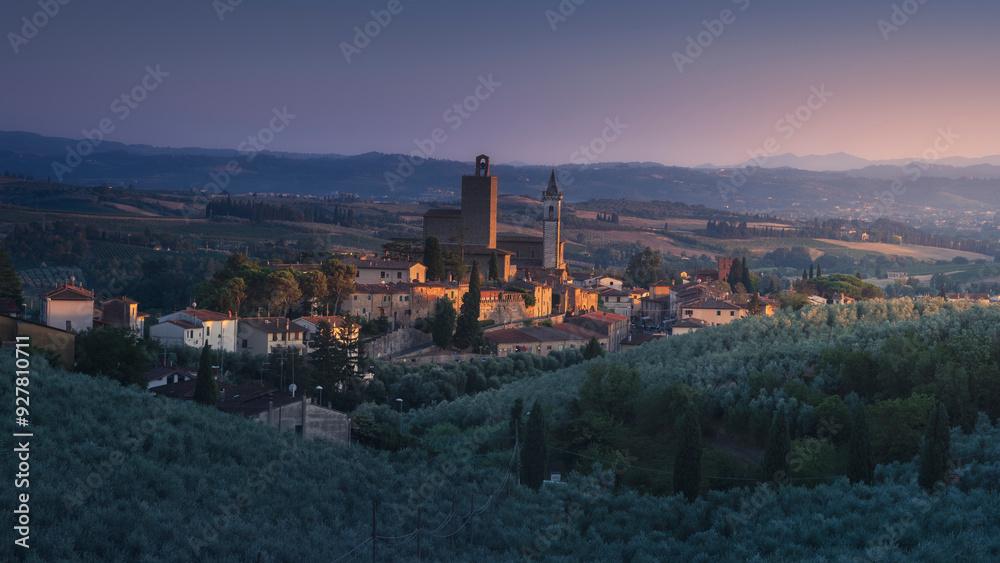 Fototapeta premium Blue hour over Vinci village, Leonardo Da Vinci birthplace. Tuscany, Italy