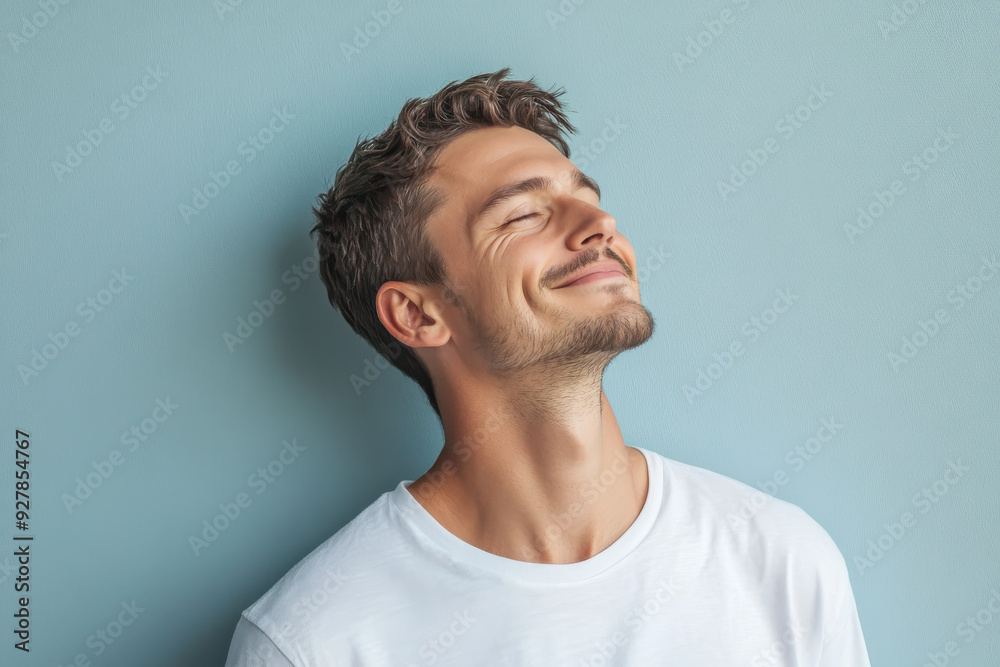 Obraz premium A close up of a man's face with his eyes closed