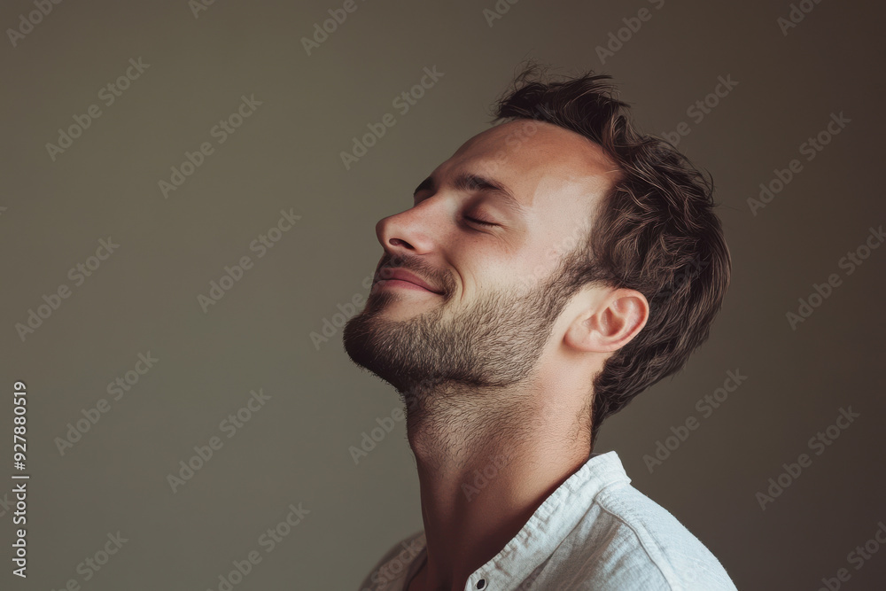 Obraz premium A close up of a man's face with his eyes closed