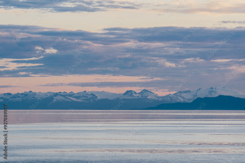 Obraz premium Sunset on snowy mountain range on Southeast Alaskan coastline along the inside passage in summer