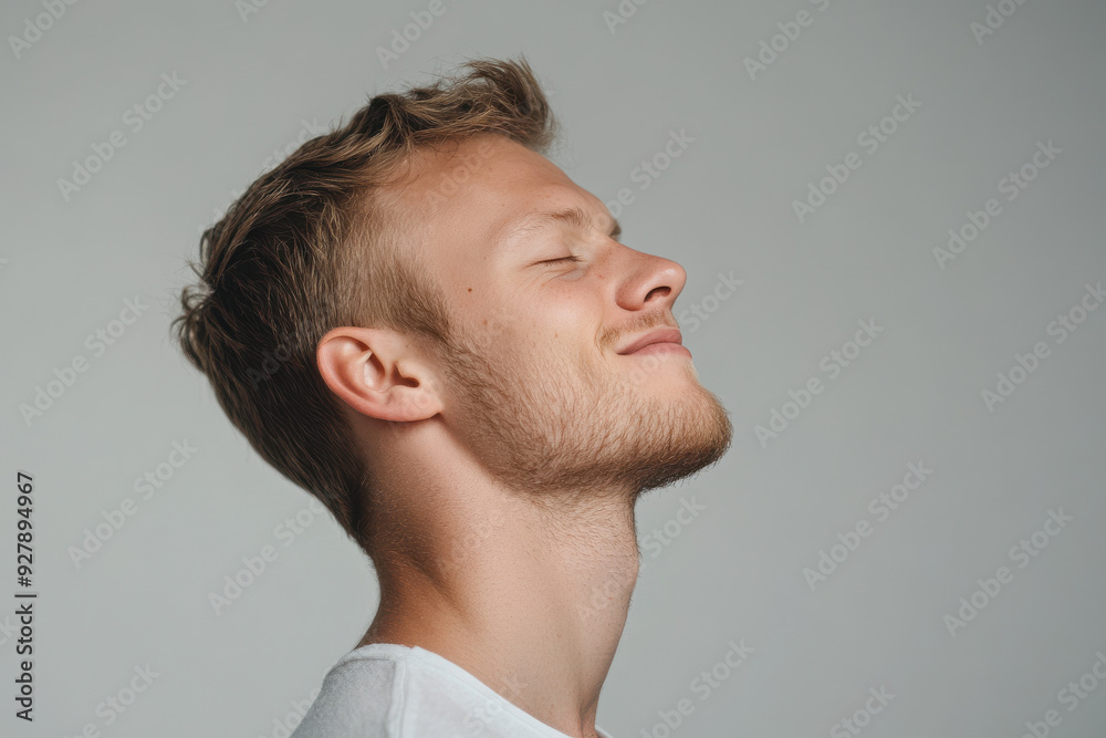 Obraz premium A close up of a man's face with his eyes closed
