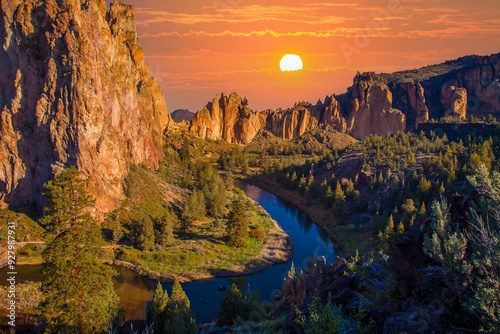 Sunset in Smith Rocks State Park with the Cooked River, a popular rock climbing area in central Oregon near Terrebonne.