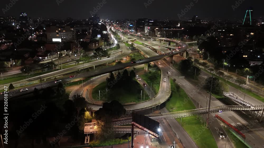 Complejo de puentes de la calle 92 con autopista norte y carrera 30 en Bogotá, Colombia, yendo al norte por la autopista.