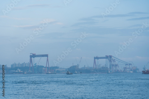 Wallpaper Mural A heavy lift vessel lifting a 2500 Metric tonne steel structure deck in Ulsan.  Torontodigital.ca