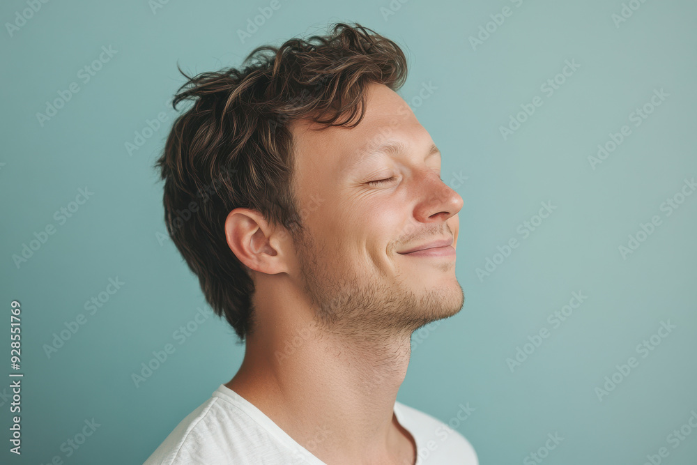 Obraz premium A close up of a man's face with his eyes closed