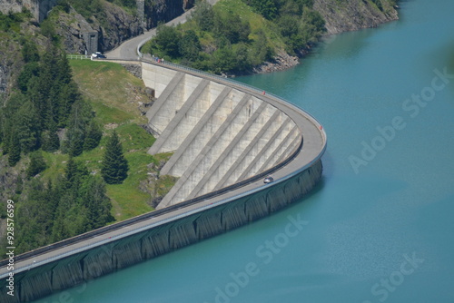 Barrage de Roselend dans le beaufortain en Savoie photo