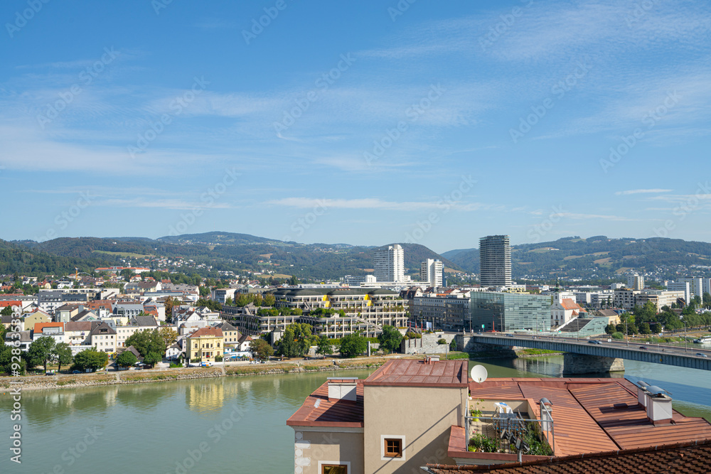 Obraz premium Danube river panorama in Linz, Austria