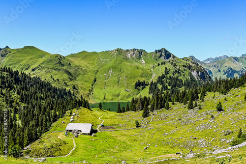 Stockhorn, Stockfeld, Oberstocke, Oberstockensee, Oberstockenalp, Sattelspitz, Pfaffli, Stockeflue, Bergsee, Wanderweg, Alpen, Berner Oberland, Simmental, Sommer, Schweiz photo