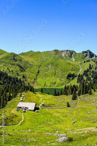 Stockhorn, Stockfeld, Oberstocke, Oberstockensee, Oberstockenalp, Sattelspitz, Pfaffli, Stockeflue, Bergsee, Wanderweg, Alpen, Berner Oberland, Simmental, Sommer, Schweiz photo