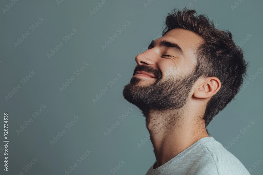 Obraz premium A close up of a man's face with his eyes closed