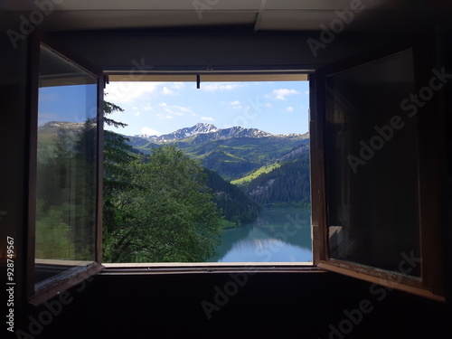 Vu sur le lac de Saint Guerin en Savoie photo