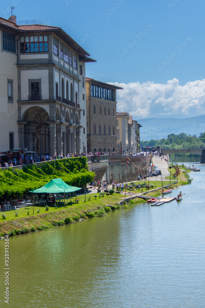 Fototapeta premium View of the Arno, the river that crosses the city of Florence in Italy.