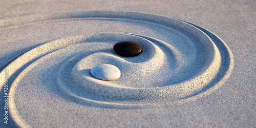 Tableau sur toile Yin Yang Motiv - Steine im Sand