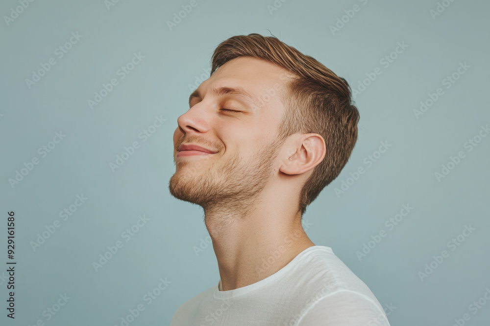 Obraz premium A close up of a man's face with his eyes closed