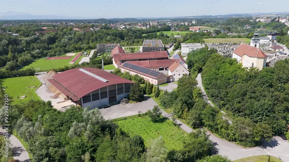 Drohnenaufnahmen einer kleinen Stadt - Lambach Oberösterreich Drohnenaufnahmen einer kleinen Stadt - Lambach Oberösterreich