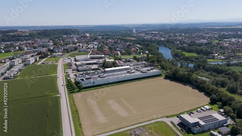 Drohnenaufnahmen einer kleinen Stadt - Lambach Oberösterreich photo