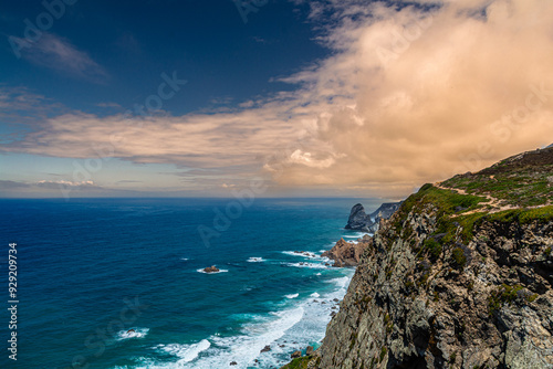 Cabo da Roca, il punto più occidentale d’Europa, un faro a picco sull’Oceano Atlantico, su falesie alte più di cento metri photo