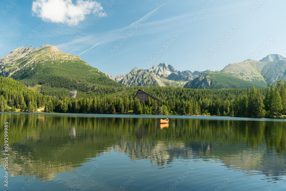 górskie jezioro latem, Tatry wysokie Szczyrbskie Jezioro
