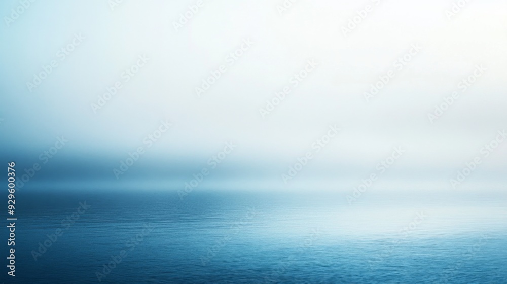 Obraz premium Tranquil Blurred Gradient Background Transitioning from White to Blue for Creative Concepts