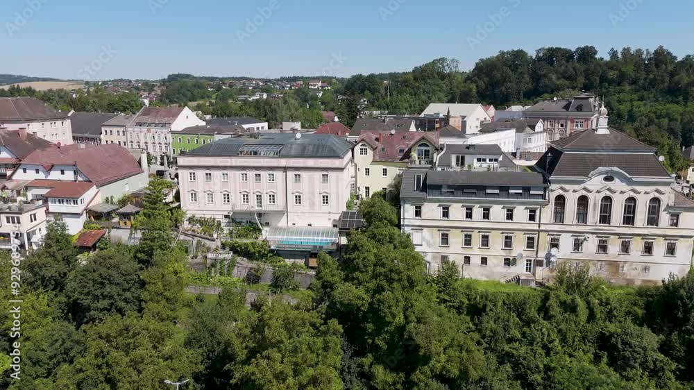 Drohnenaufnahmen einer kleinen Stadt - Lambach Oberösterreich Drohnenaufnahmen einer kleinen Stadt - Lambach Oberösterreich