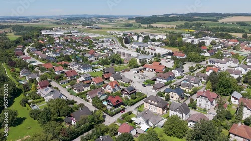 Drohnenaufnahmen einer kleinen Stadt - Lambach Oberösterreich photo