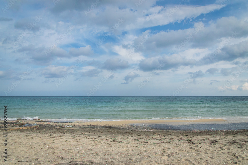 La spiaggia della riserva naturale delle Cesine lungo il Cammino del Salento che da Lecce porta a Santa Maria di Leuca La spiaggia della riserva naturale delle Cesine lungo il Cammino del Salento che da Lecce porta a Santa Maria di Leuca