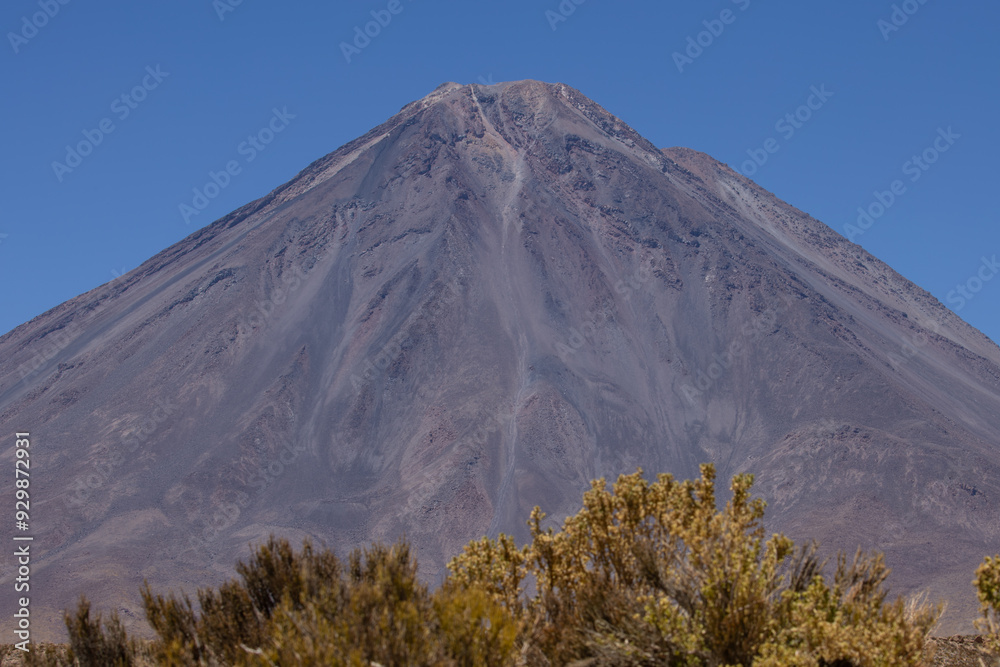 Φωτογραφία Driving east on Route 27 in the Atacama Desert you see amazing sights like the stunning views of the Licancabur Volcano on the border between Chile and Bolivia