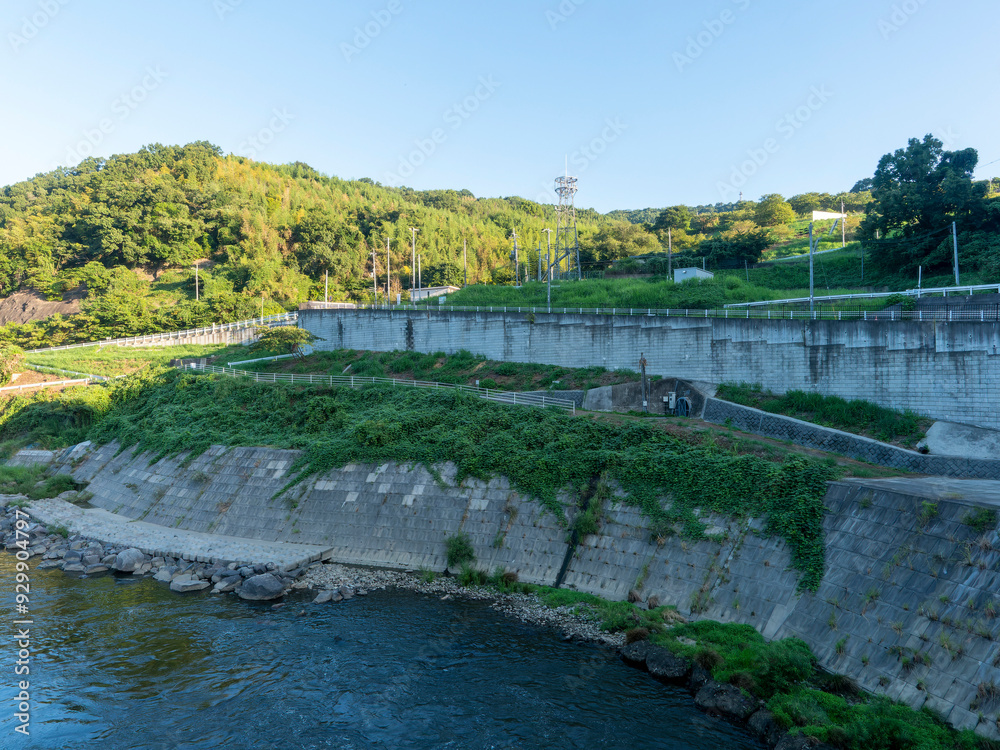 大阪府柏原市の亀の瀬地滑り地区と大和川