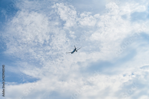 空港を離陸する飛行機