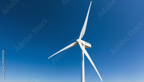 Ciel bleu éolienne vent énergie renouvelable verte développement durable.