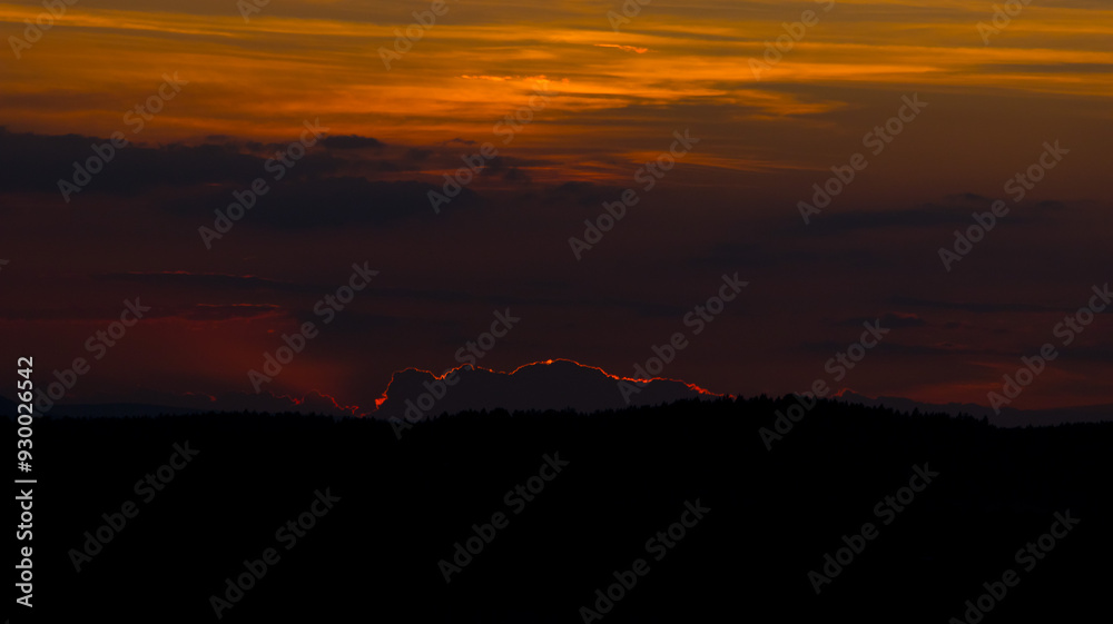 Obraz premium sunset over the mountains