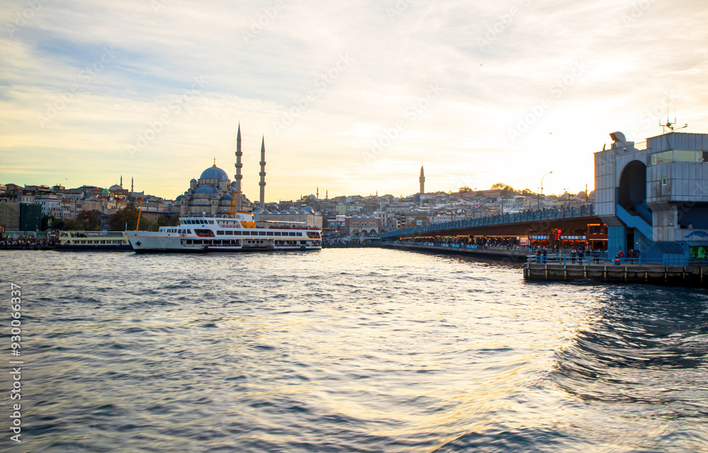 Fototapeta premium Galata, karakoy bridge and new mosque and old city of istanbul 