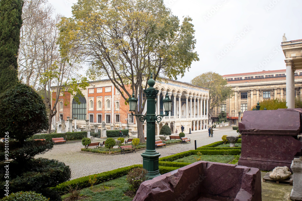Obraz premium view of istanbul archeology museum garden