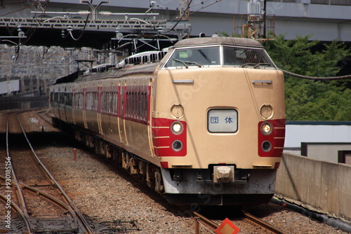 JR武蔵野線を走行する183系電車(H81編成)_2009/8/18撮影