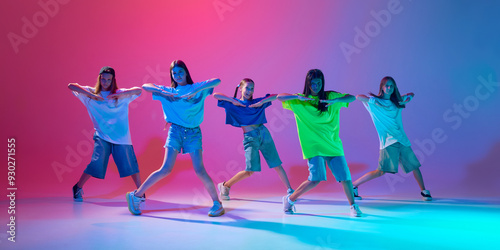 Εκτύπωση καμβά Children perform a high-energy hip hop dance, showing skills of synchronization against gradient pink purple background in neon light