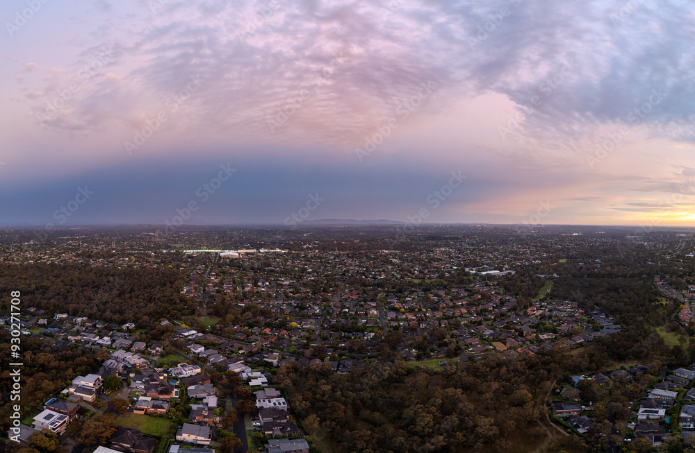 Fototapeta premium Sunset view over Macleod in Melbourne